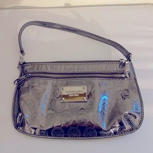Michael KORS Wristlet. EUC. Silver/Pewter